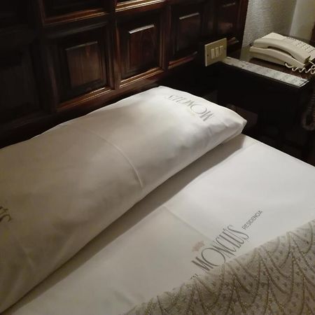 Monclus Hotel ปาเลนเซีย ภายนอก รูปภาพ