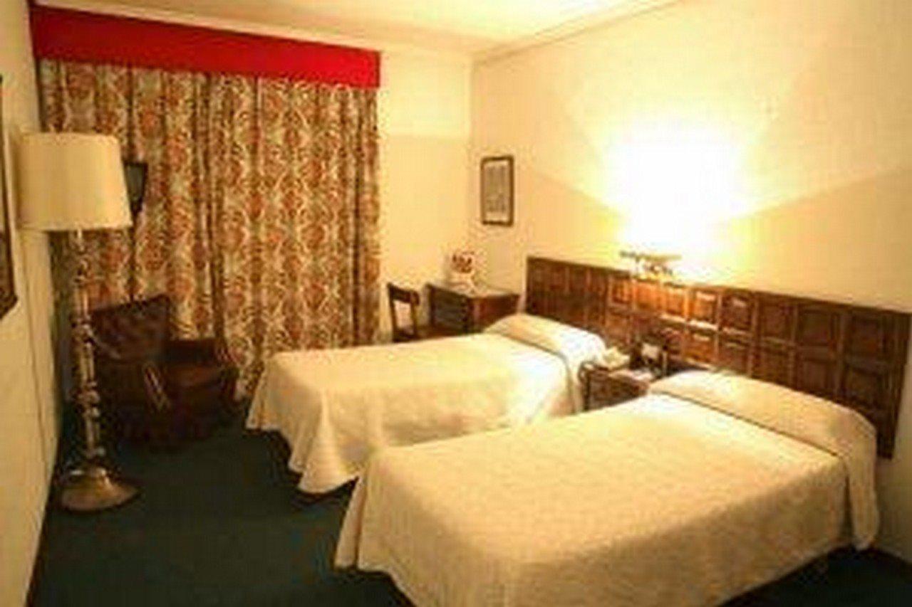 Monclus Hotel ปาเลนเซีย ภายนอก รูปภาพ