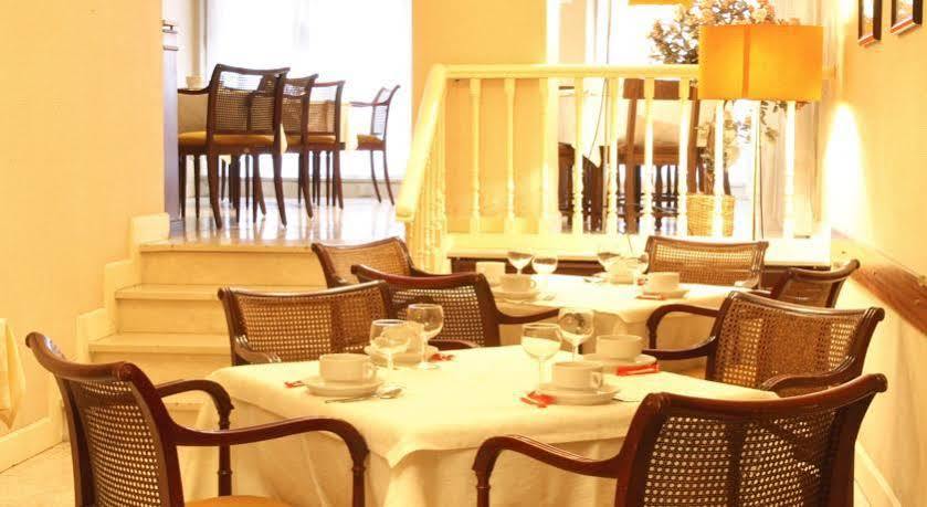 Monclus Hotel ปาเลนเซีย ภายนอก รูปภาพ